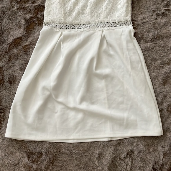 Francesca’s White Lace Bodice Off-the-Shoulder Mini Dress Small NWT - Picture 3 of 11